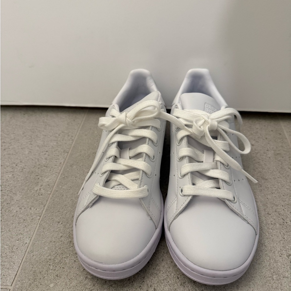 Stan Smith Adidas Sneakers (Size 5 Women’s)